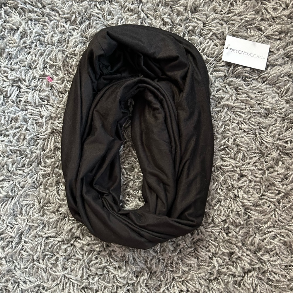 Beyond Yoga Pocket Infinity Scarf